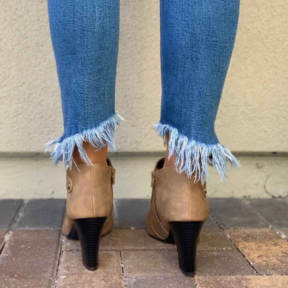 NIB Tan High Heel Comfortable Ankle Booties - Picture 4 of 7